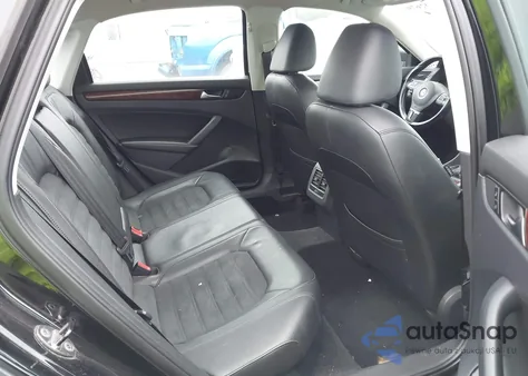 2013 Volkswagen Passat 2.5L Sel Premium z USA, uszkodzony, nr VIN 1VWCP7A36DC078035